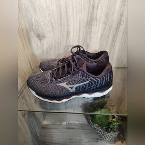 Mizuno Men's Black and Gray Running Shoes 8.5 Used Excellent Condition
